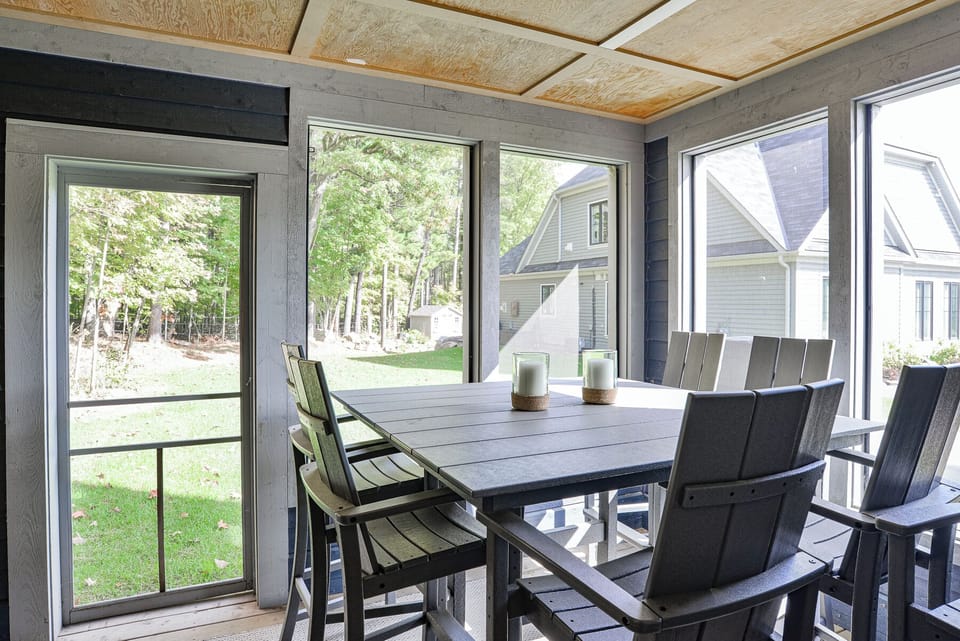 Silver Muskoka Room