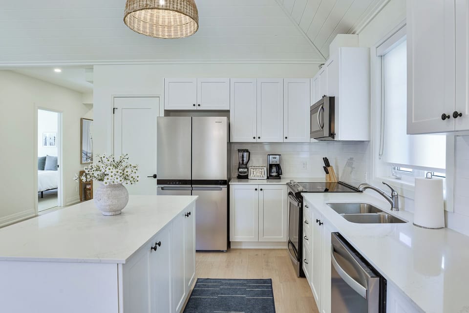 Silver Kitchen (B)