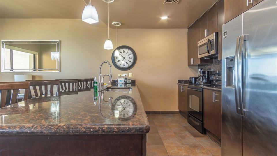 Roomy and complete kitchen.