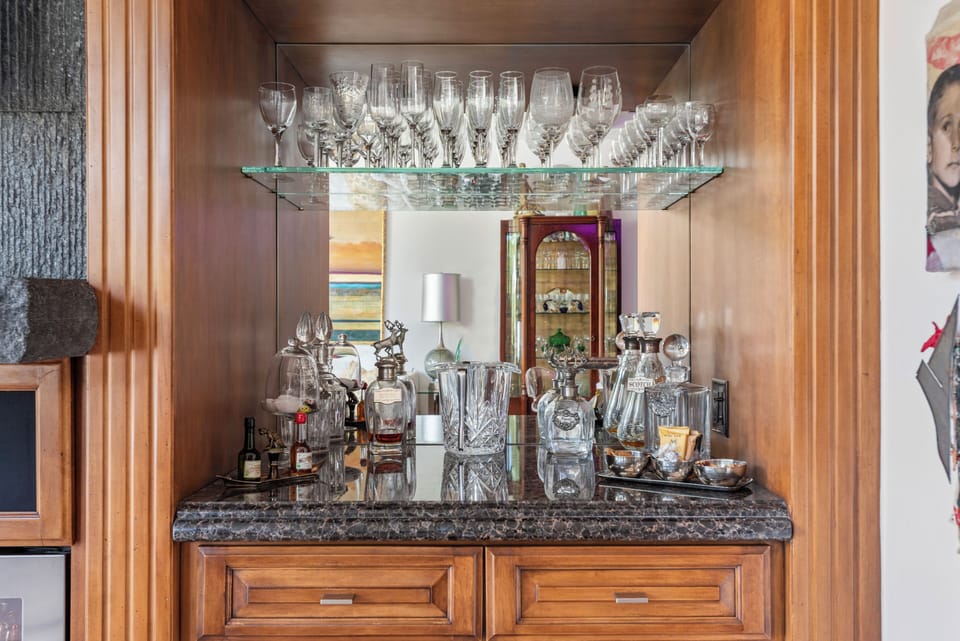 Bar for entertaining 