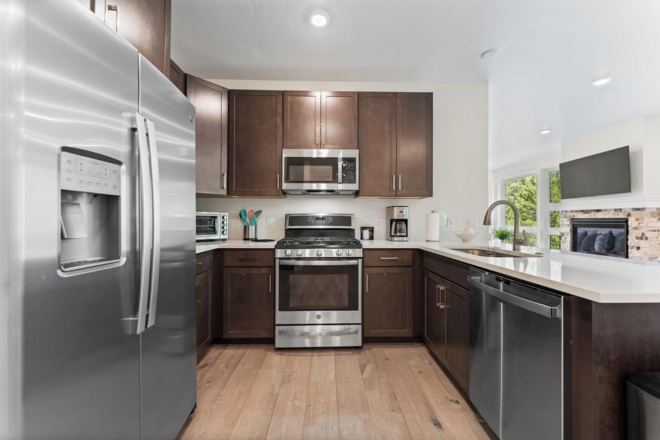 Full size kitchen with stainless steel appliances.
