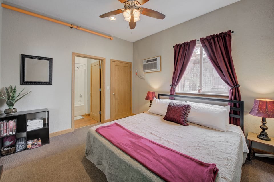 Dewdrop offers a studio bedroom with king bed.