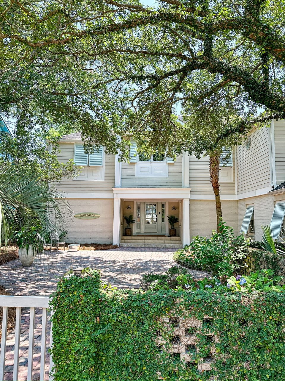 Front entrance to Surf Lodge