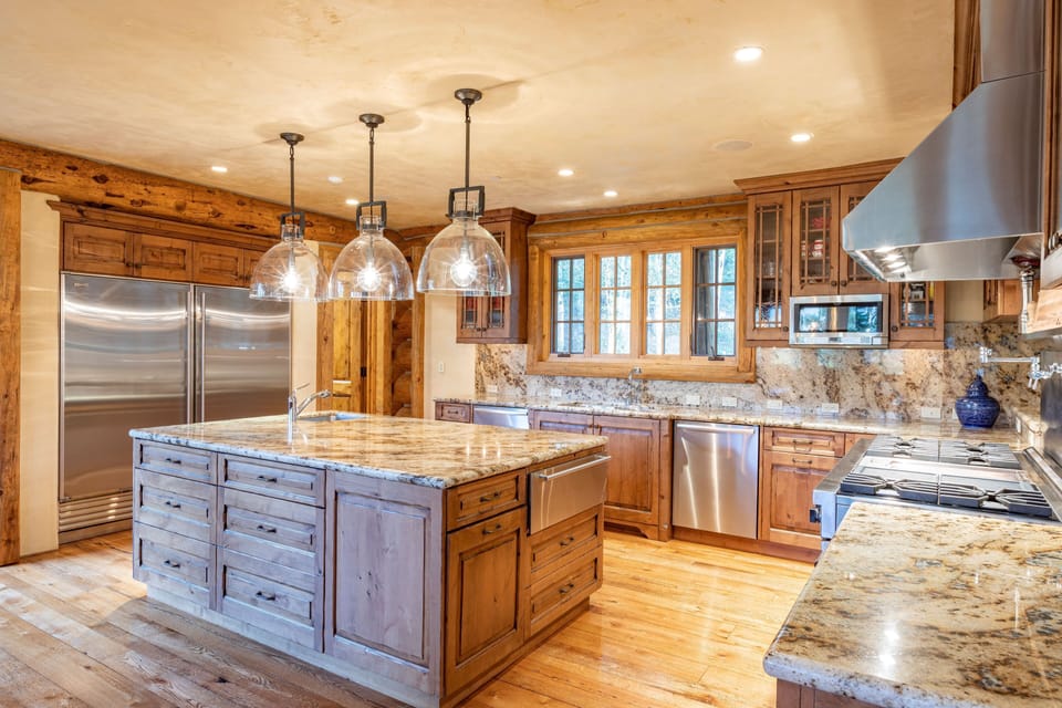 Kitchen - Fully appointed kitchen with huge island