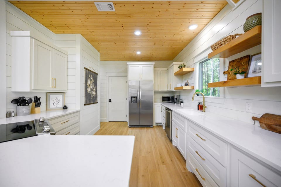 The kitchen comes complete with a refrigerator that has filtered water and ice maker, oven / stovetop, 700 watt microwave, dishwasher and drip coffeemaker.