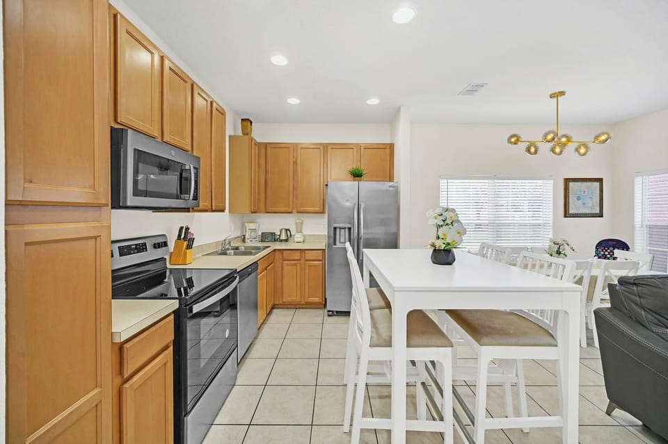 Full kitchen