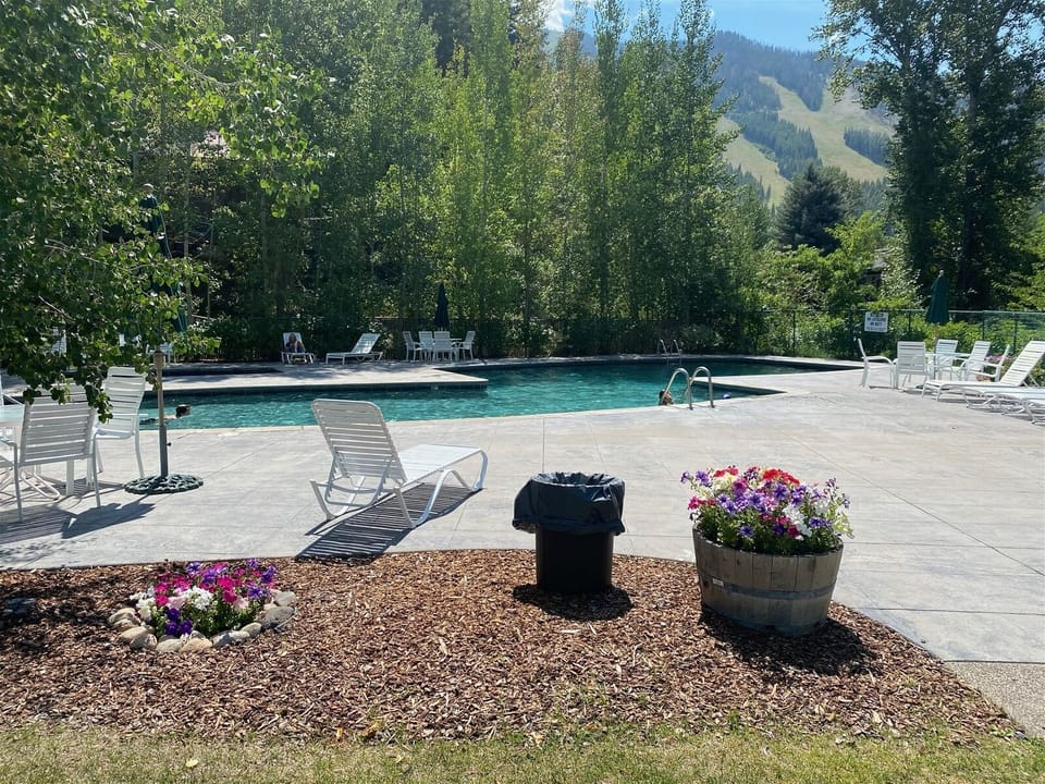 The best complex amenities in Sun Valley - with Baldy views!