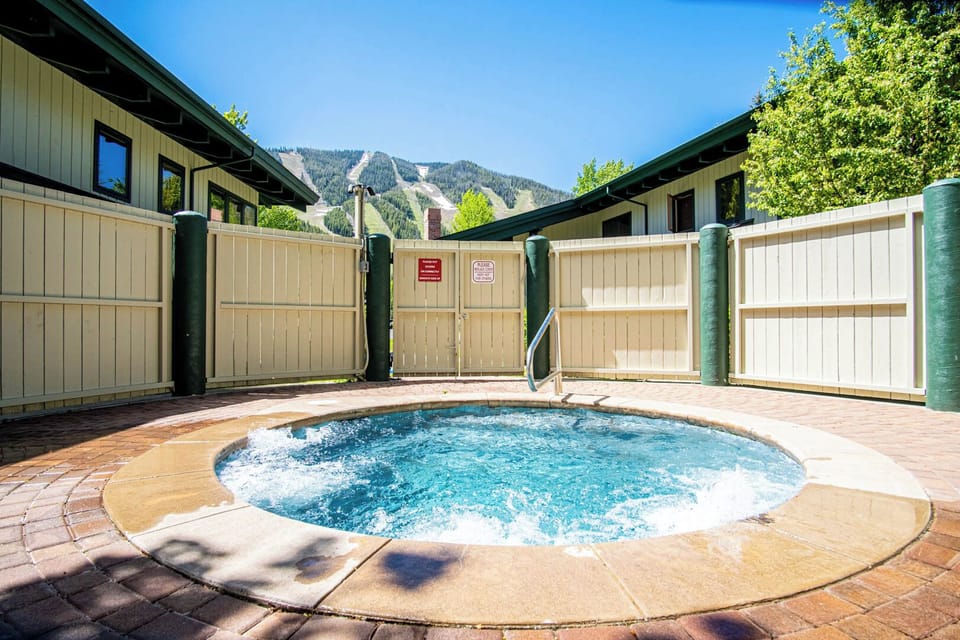 Complex hot tubs with Baldy views