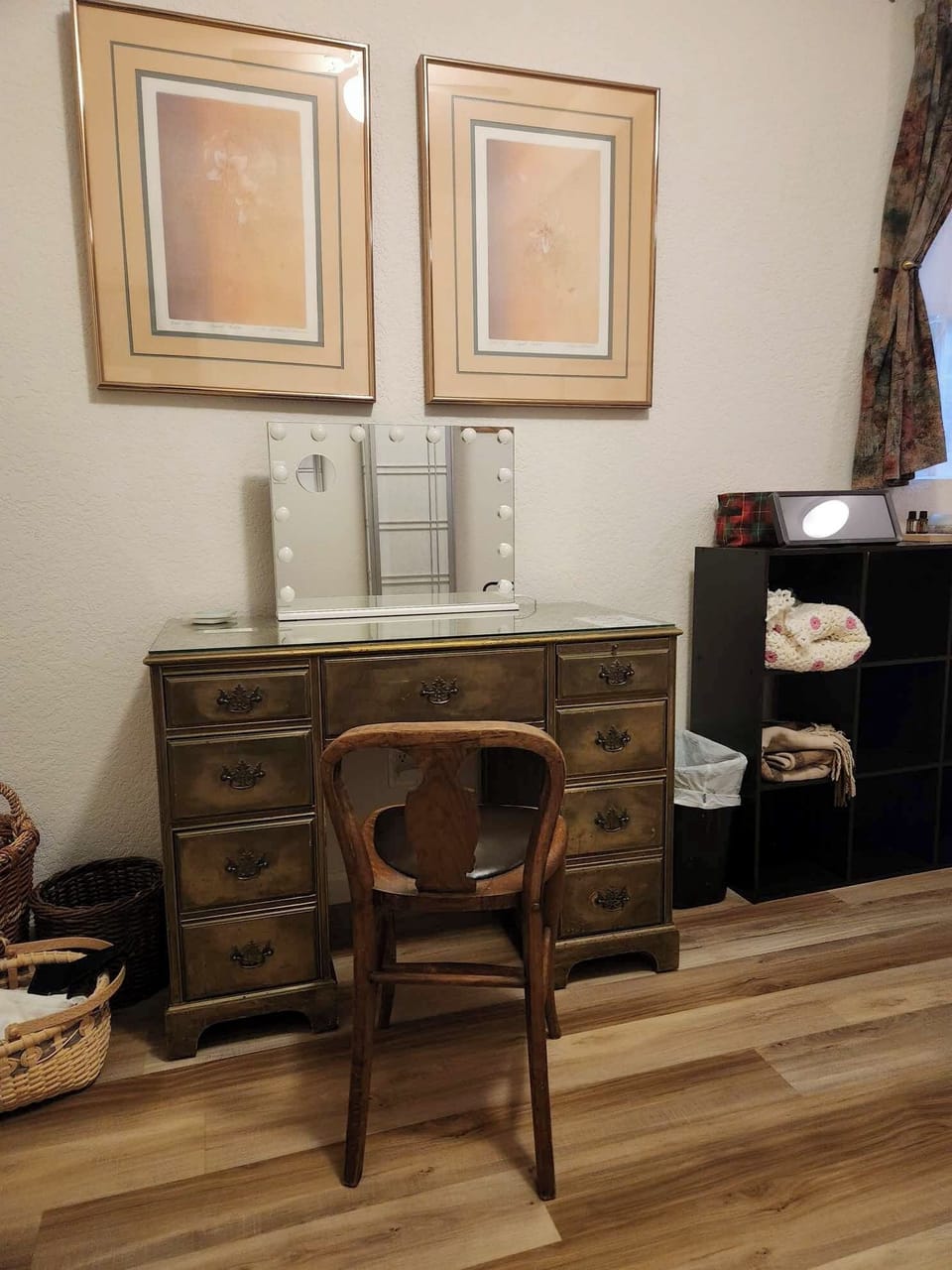 ... lighted make up mirror.