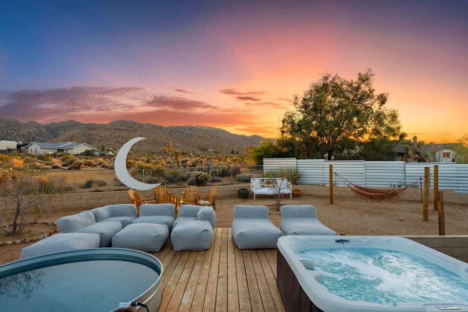 Overlooking the beautiful Joshua Tree NP mountains