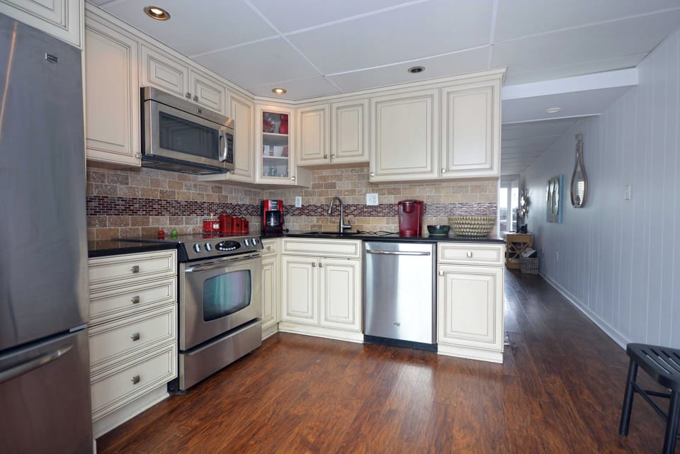 ARDMORE CONDO-229-KITCHEN