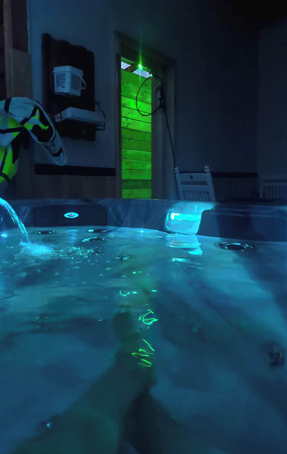 Indoor spa tub