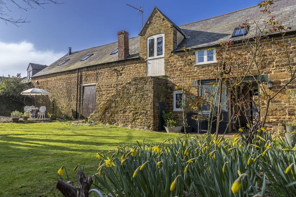 The Granary at Oriel Farm Garden - StayCotswold