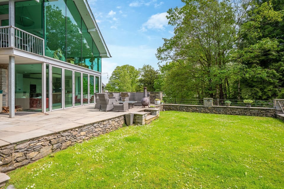 Tanglewood lawn and patio