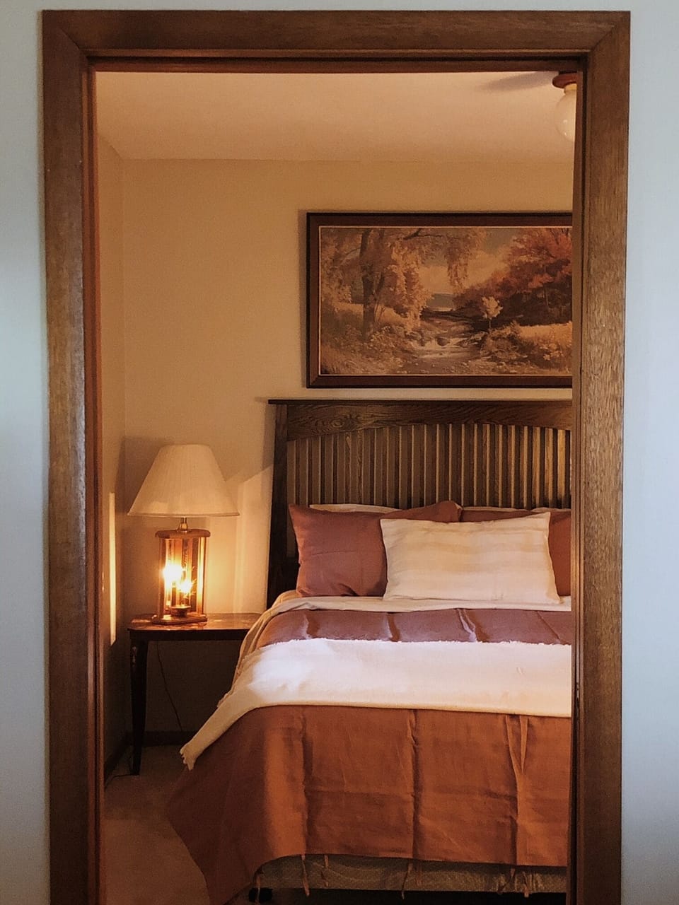 Queen bed in the bedroom.