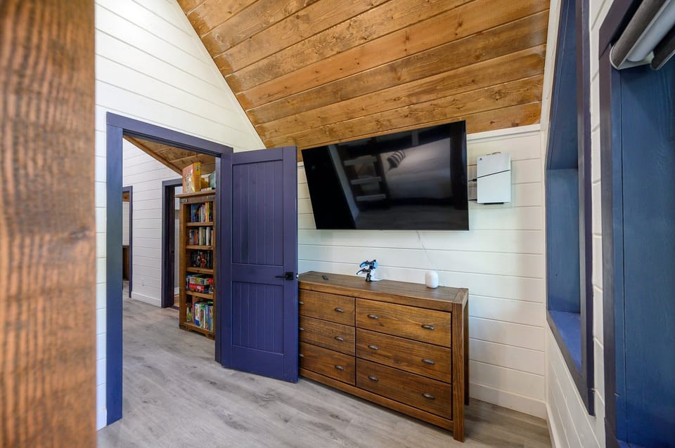 The smart tv in the bunk room.