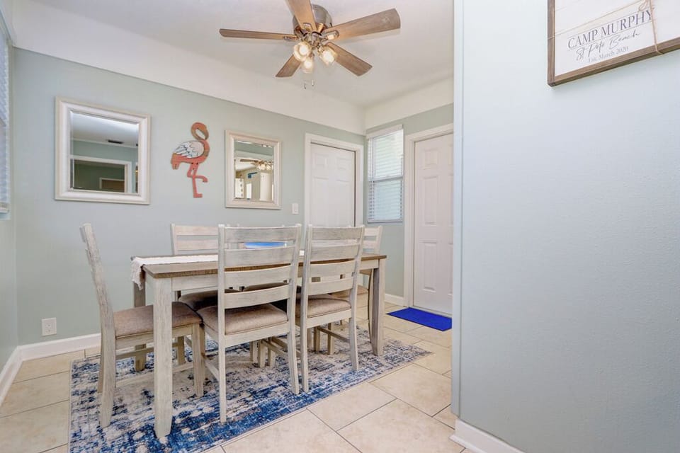 Entryway to dinning room 