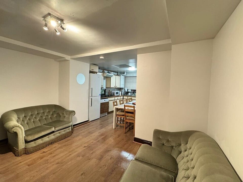 Living Room / Lounge