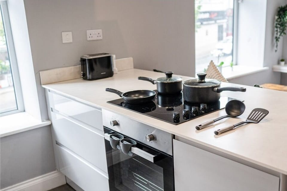 Kitchen or Kitchenette/ Stovetop