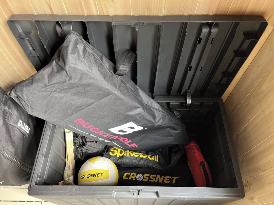 Crossnet, bucketgolf, spikeball, bean bag toss