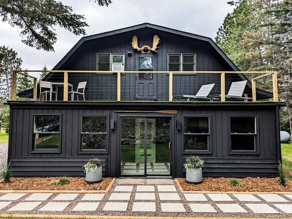 The entrance to the barndo