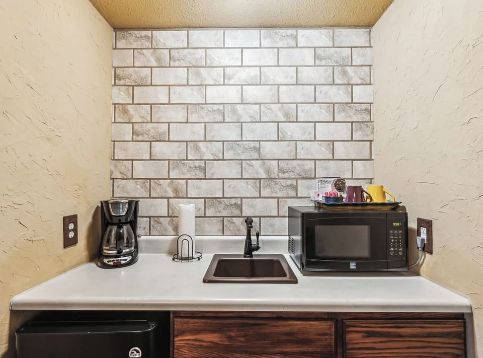 The Tuscan Kitchenette