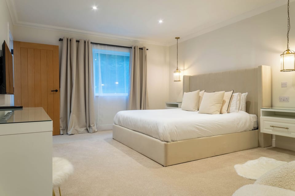 Master Bedroom with Superking Bed