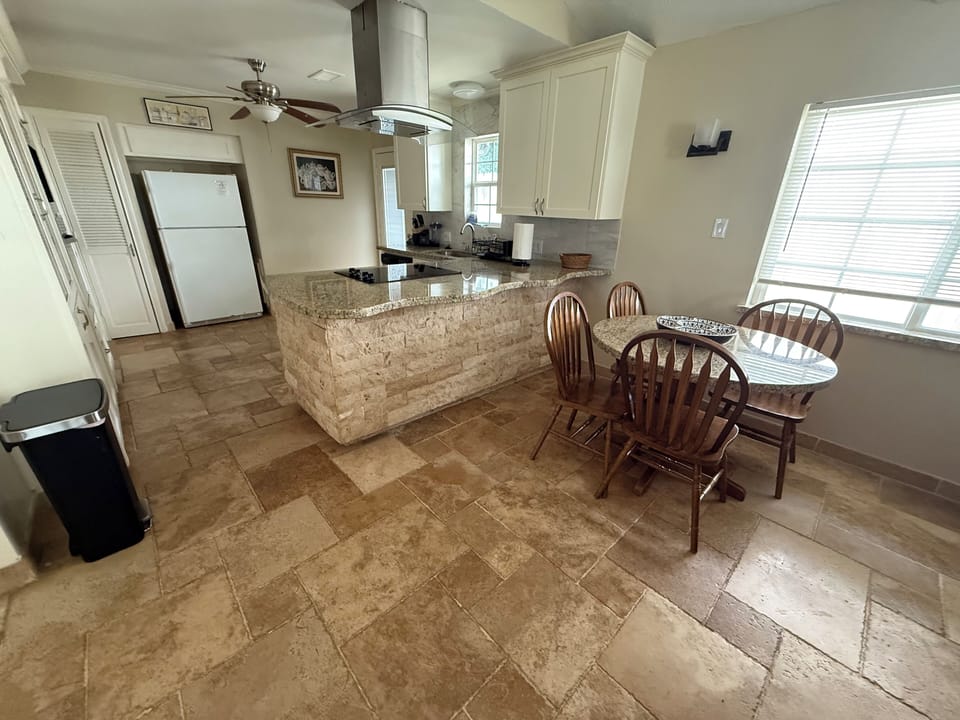 Kitchen/Dining