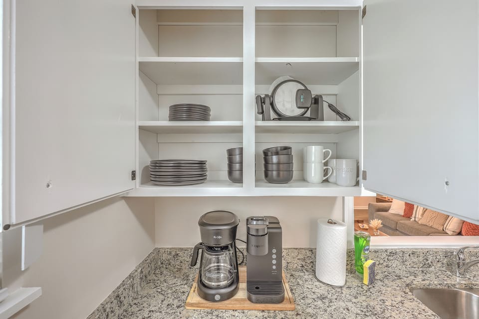 Full Kitchen with all the essentials for meal prep