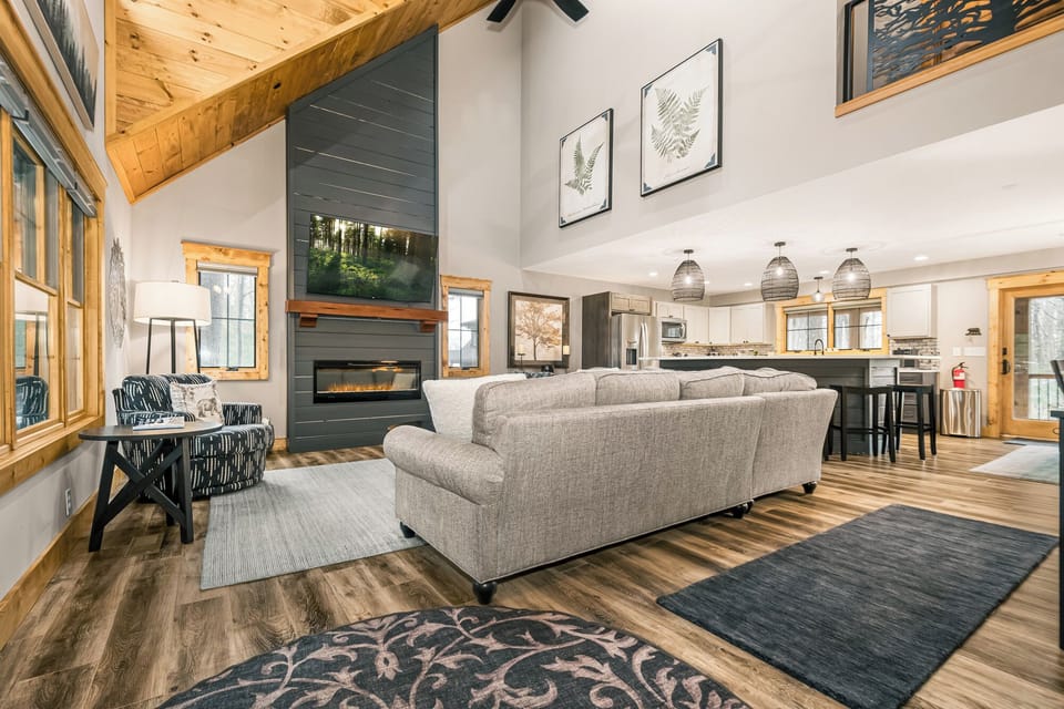 Unwind in Ferndale's Spacious Great Room