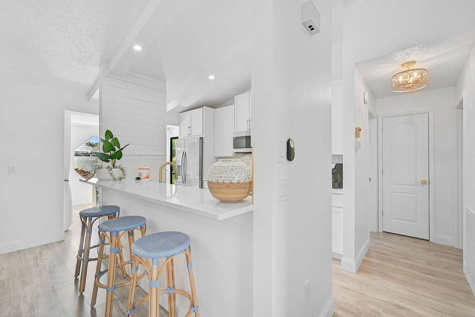 Breakfast Bar with stools