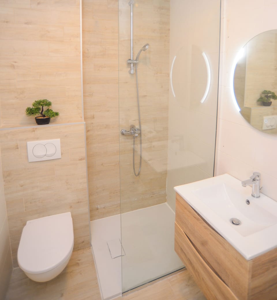 593bff42-a41c-4f7e-84d0-8b0237966ad7