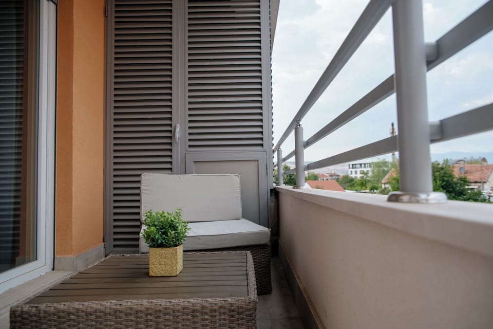 5eac55a7-20b1-4c99-a99b-daef8df968e6