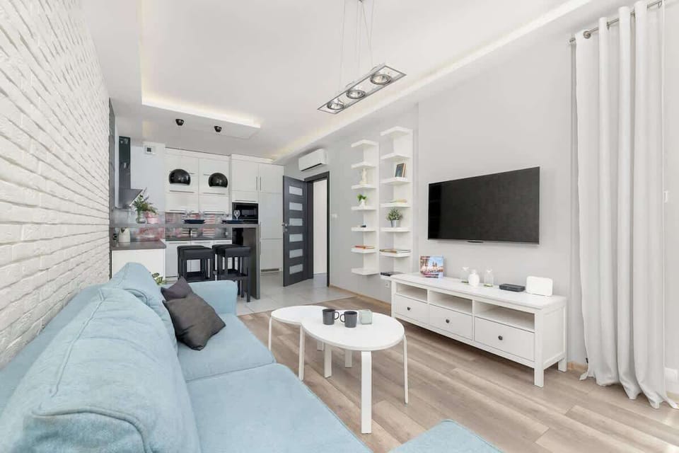 Living room with dining area and high stools
Ideal for casual meals or working remotely, with bar-style seating.
