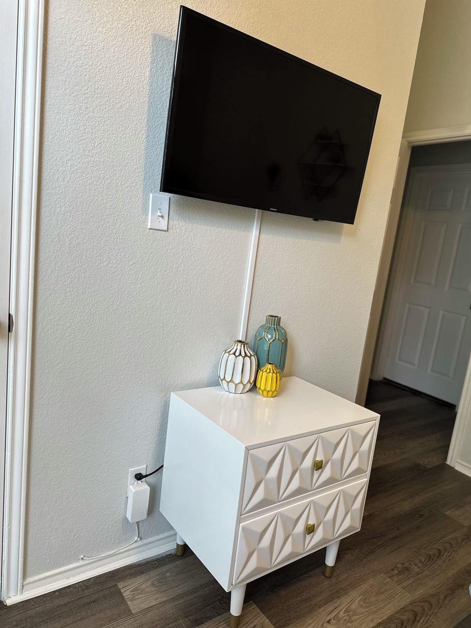 3rd bedroom
Smart tv