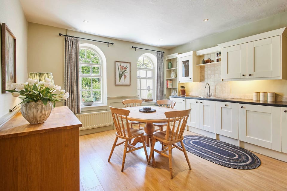May Cottage, Middleton One Row - Host & Stay