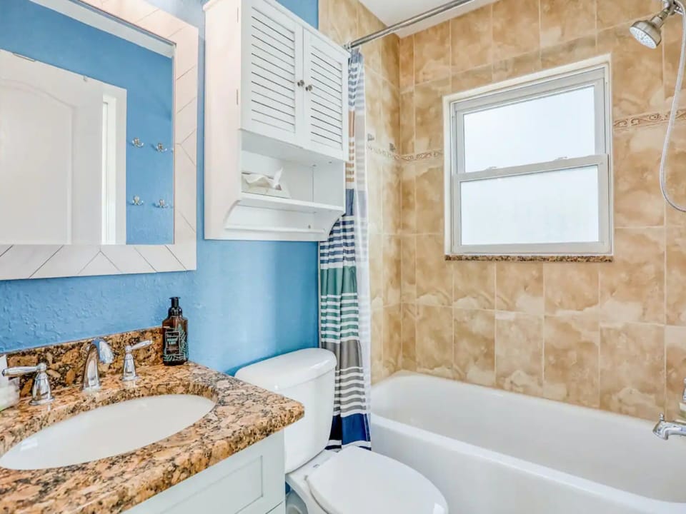 Second Bathroom - Shower/Tub Combo