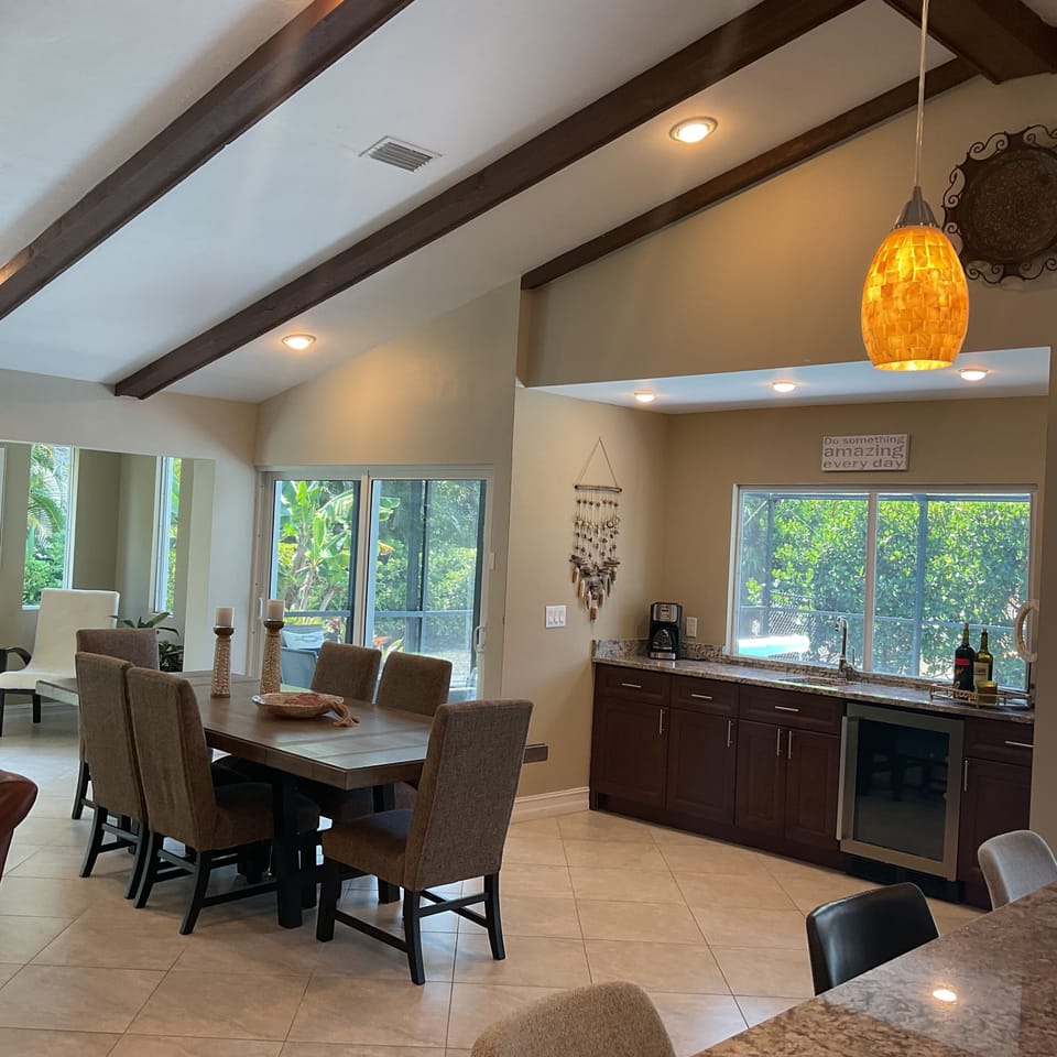 Large dining area with large server bar/coffee station.