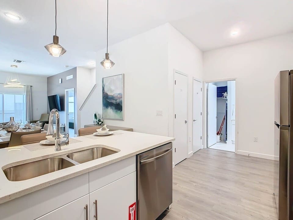 Fully equipped modern kitchen, ready for all your culinary needs.