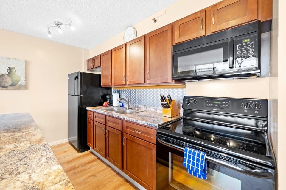Spacious and modern: the perfect kitchen for your cooking needs.
