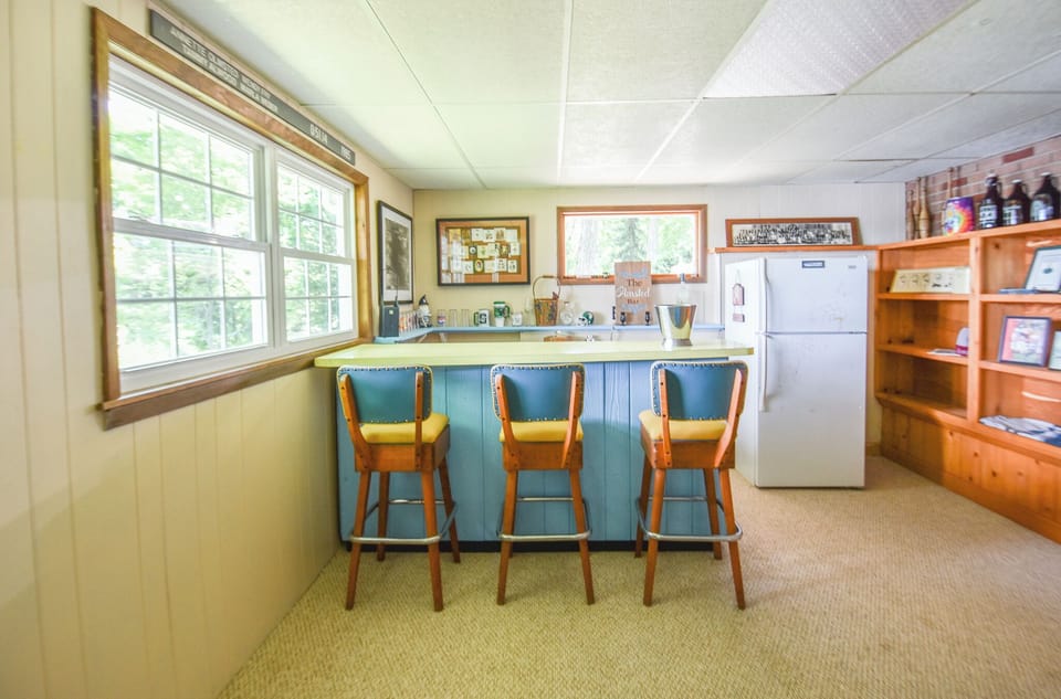 Bar in billiard room 