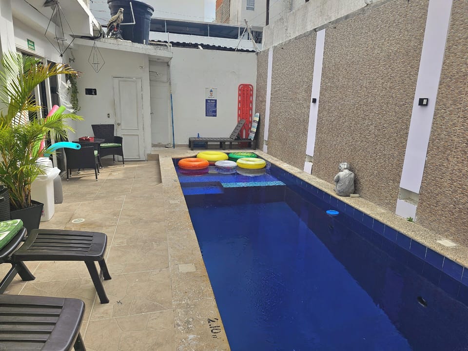 Piscina privada, en el nivel 1, ideal para refrescarse y relajarse