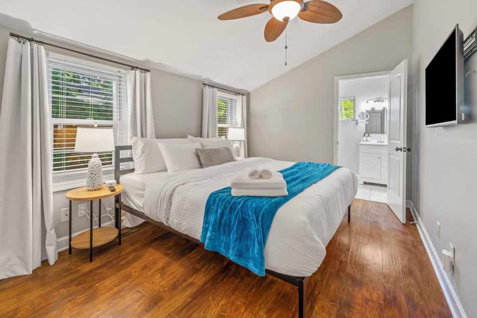 Main level king suite