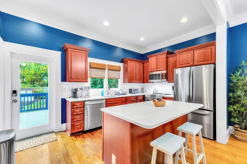 kitchen & dining island