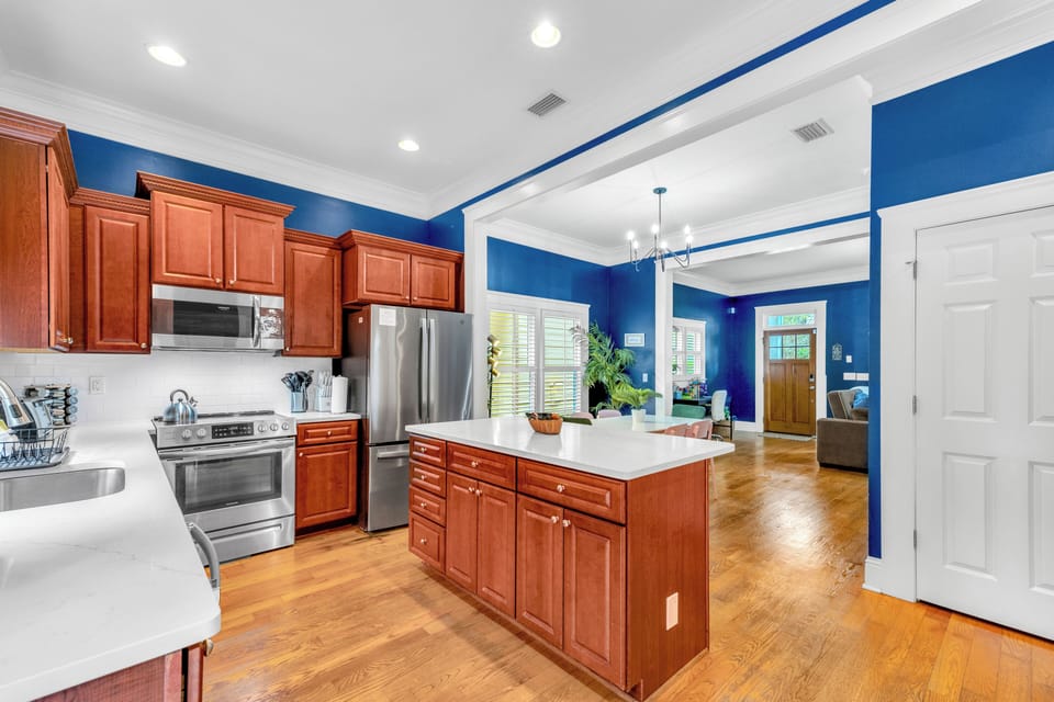 kitchen & dining island