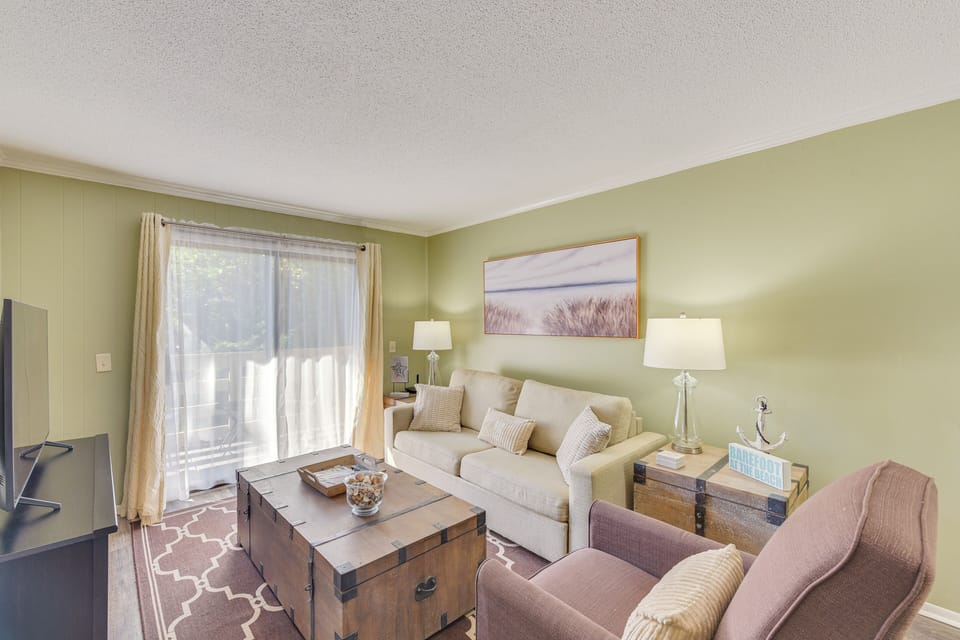 Hilton Head Island Vacation Rental | 2BR | 2BA | 835 Sq Ft | 8 Steps Required