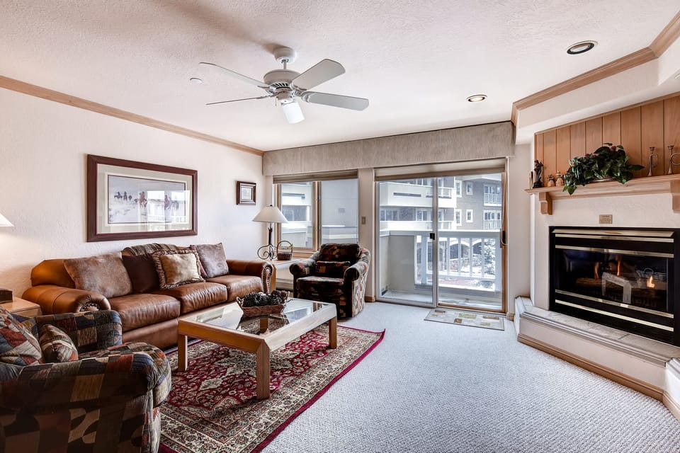 The bright and beautiful 1 Bedroom condo features modern furnishings and full access to resort amenities