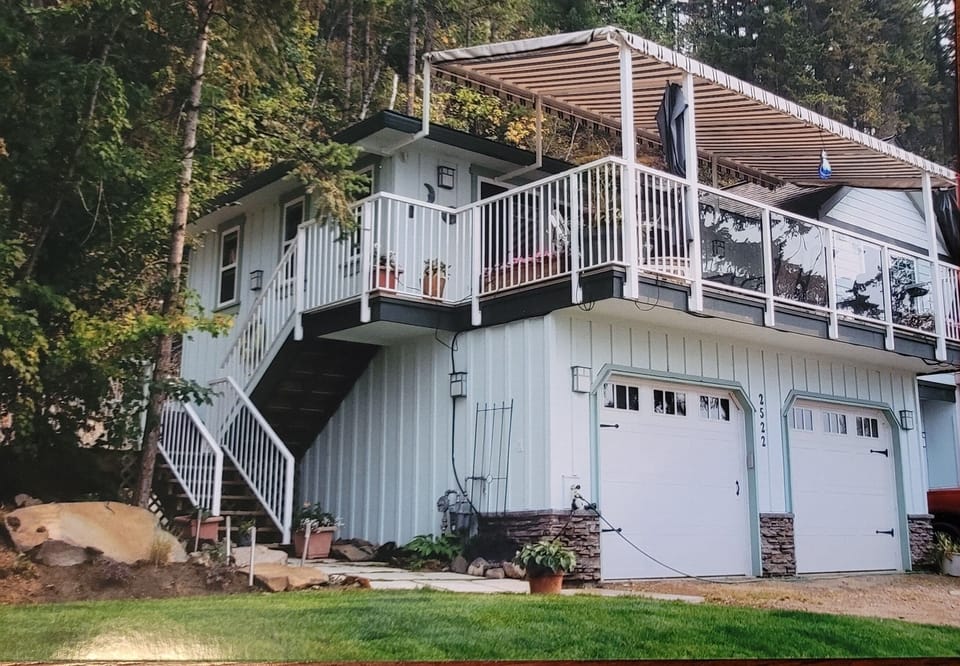 Side entry to suite