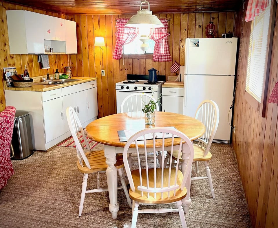 4 person table and full kitchen
