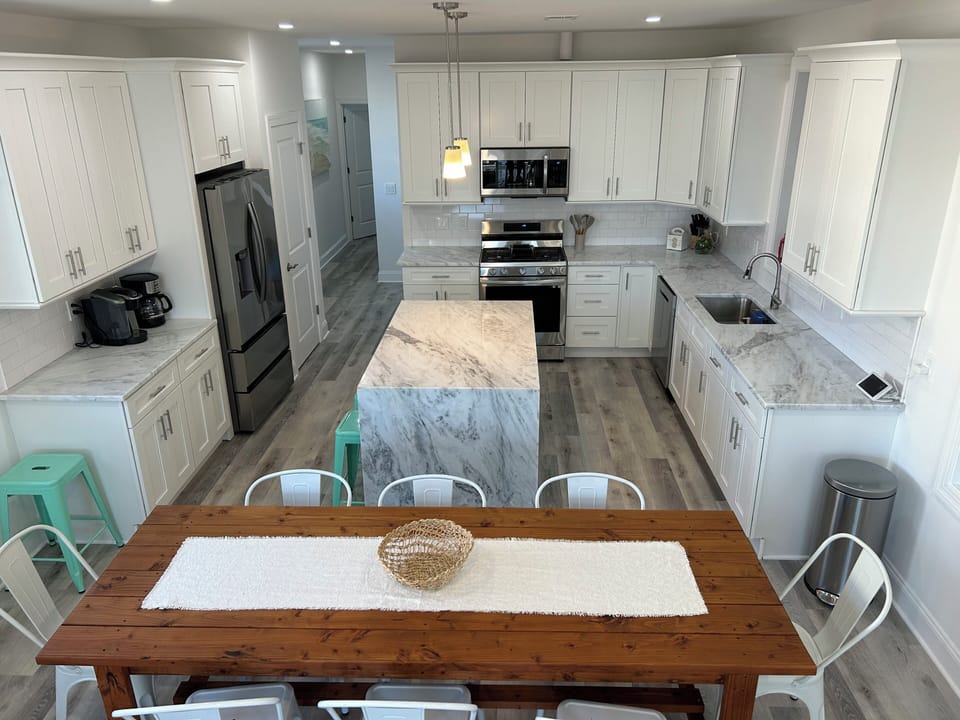 Open concept kitchen and dining area-great for large families and entertaining.